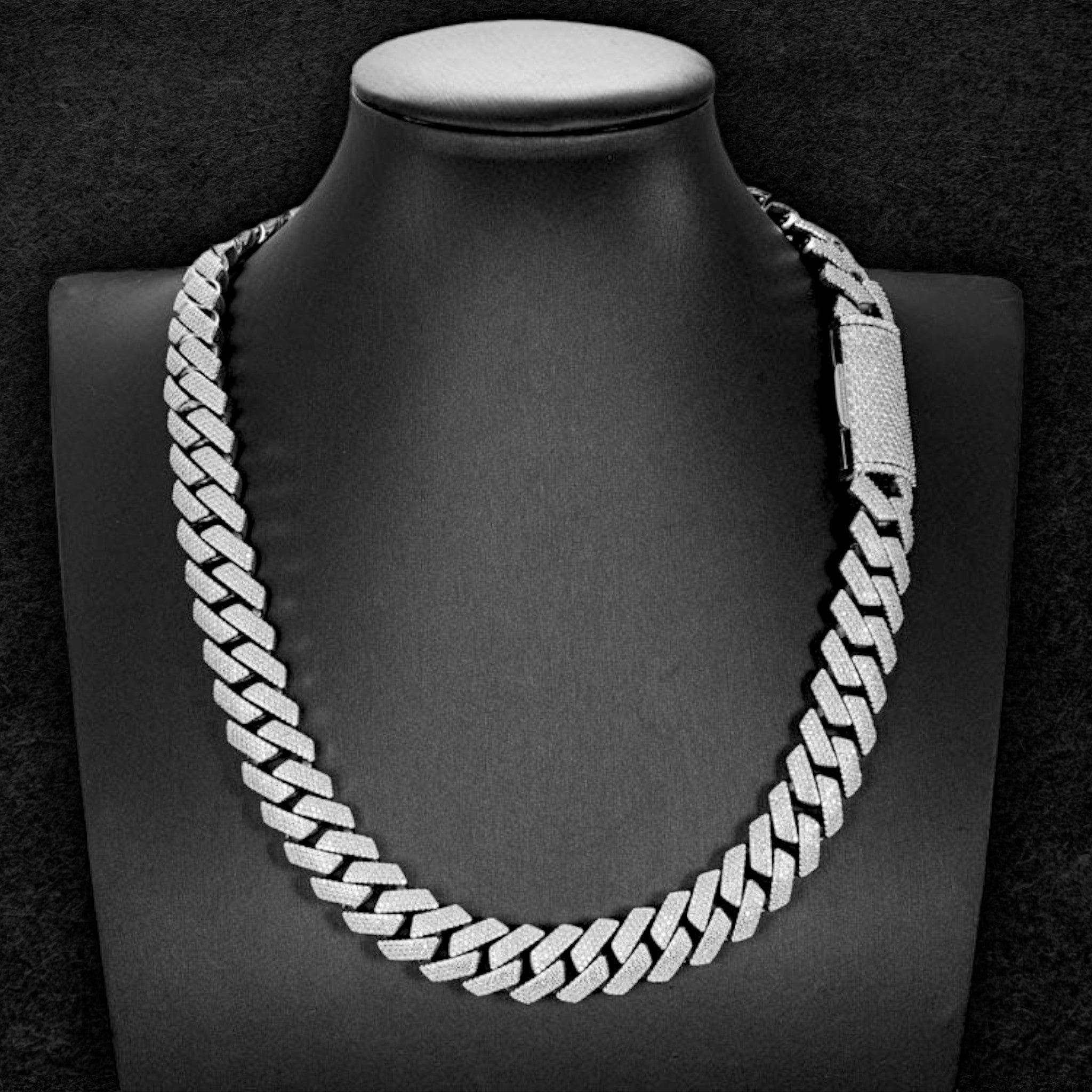 Exquisite 4-Row 15mm Moissanite Cuban Link Chain