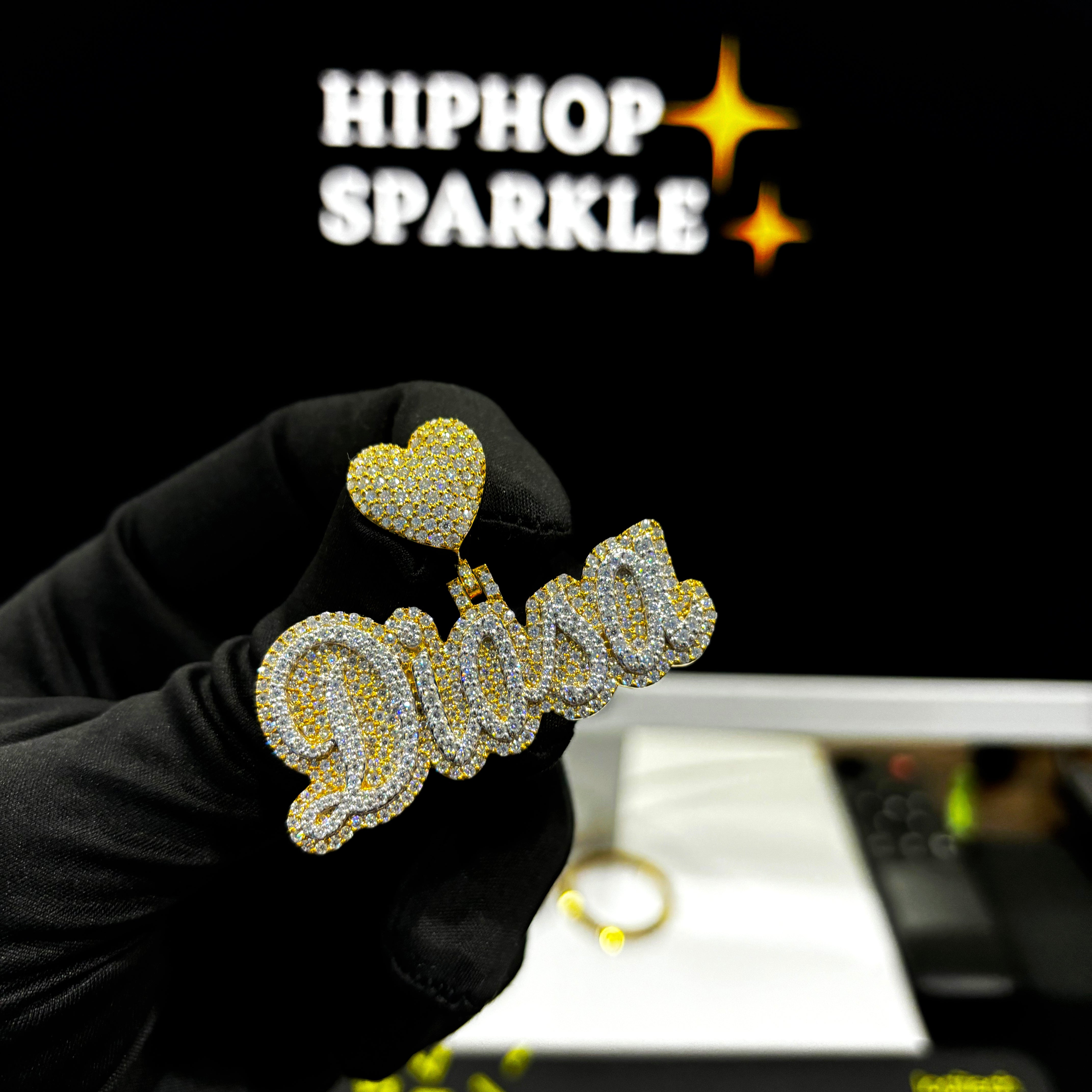 Diossy custom name pendant with heart-shaped iced bail in two-tone white and yellow gold with moissanite stones – Hip Hop Sparkle