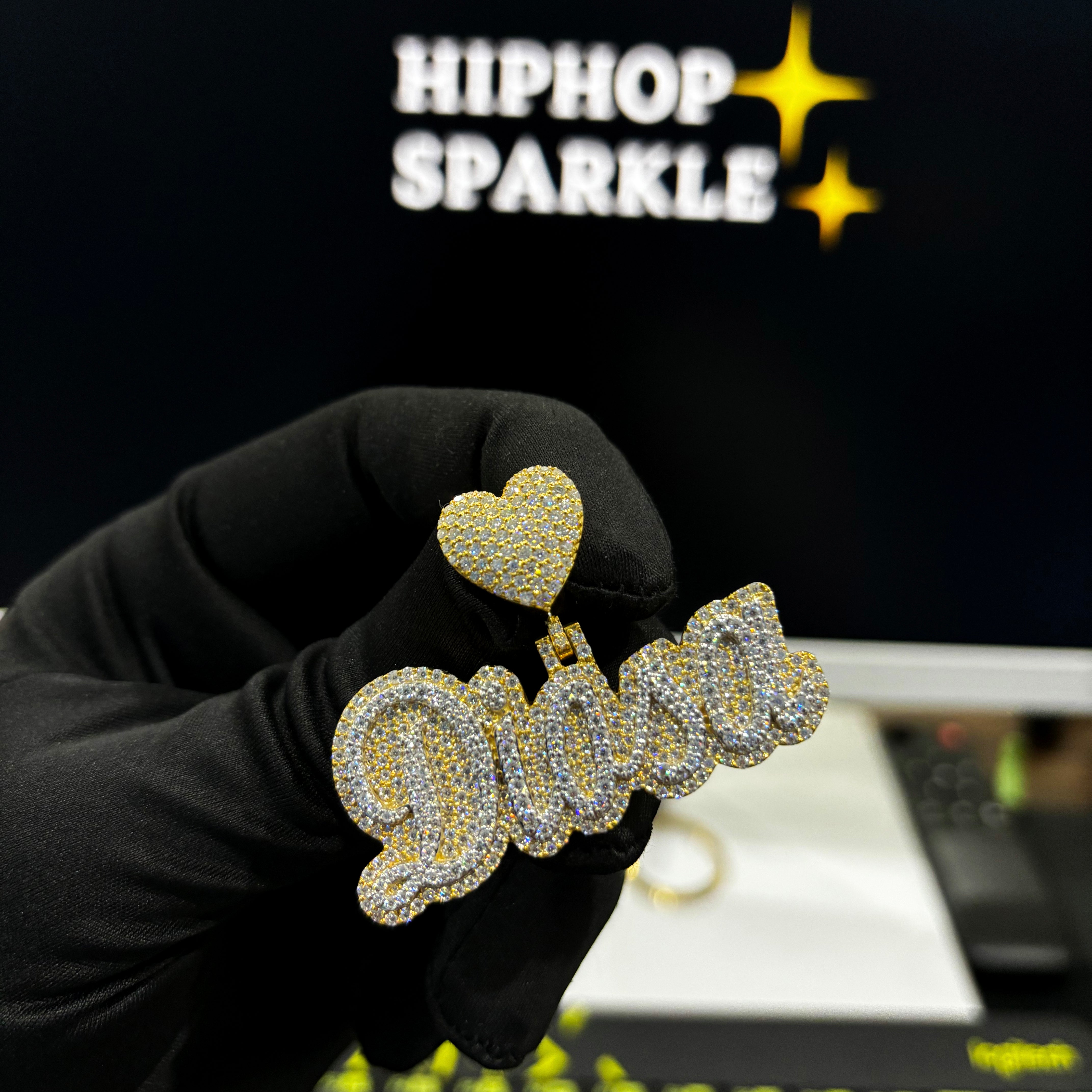 Diossy custom name pendant with heart-shaped iced bail in two-tone white and yellow gold with moissanite stones – Hip Hop Sparkle