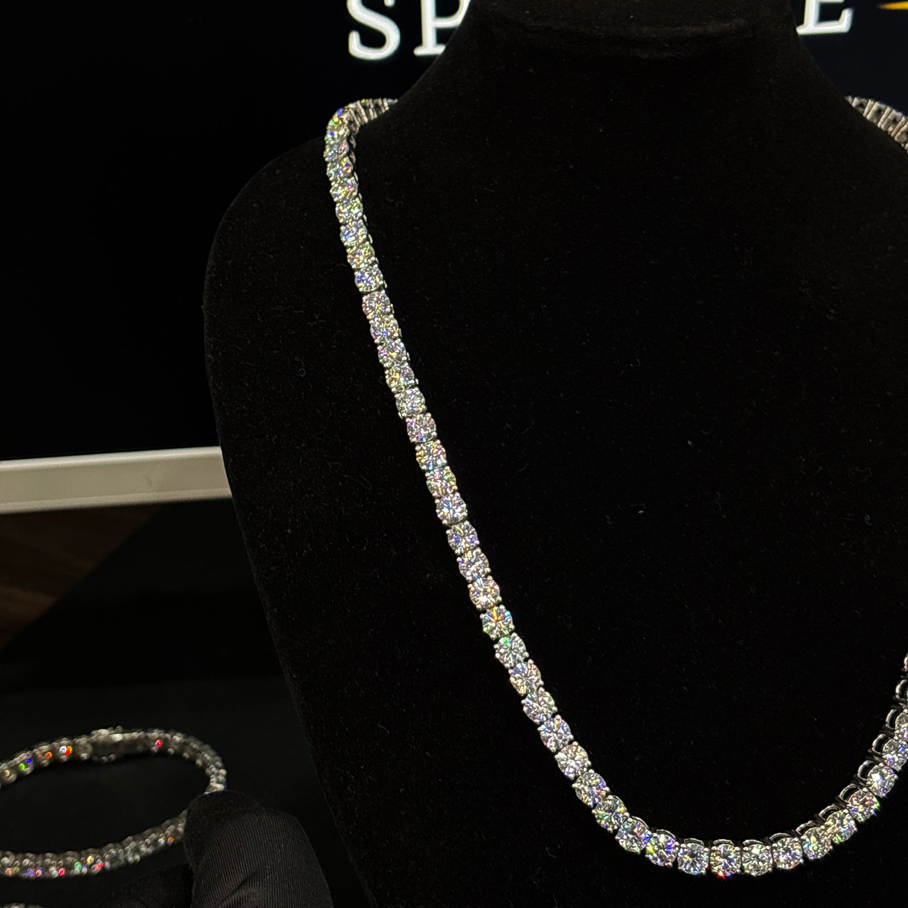VVS Moissanite Shine – Hip Hop Sparkle